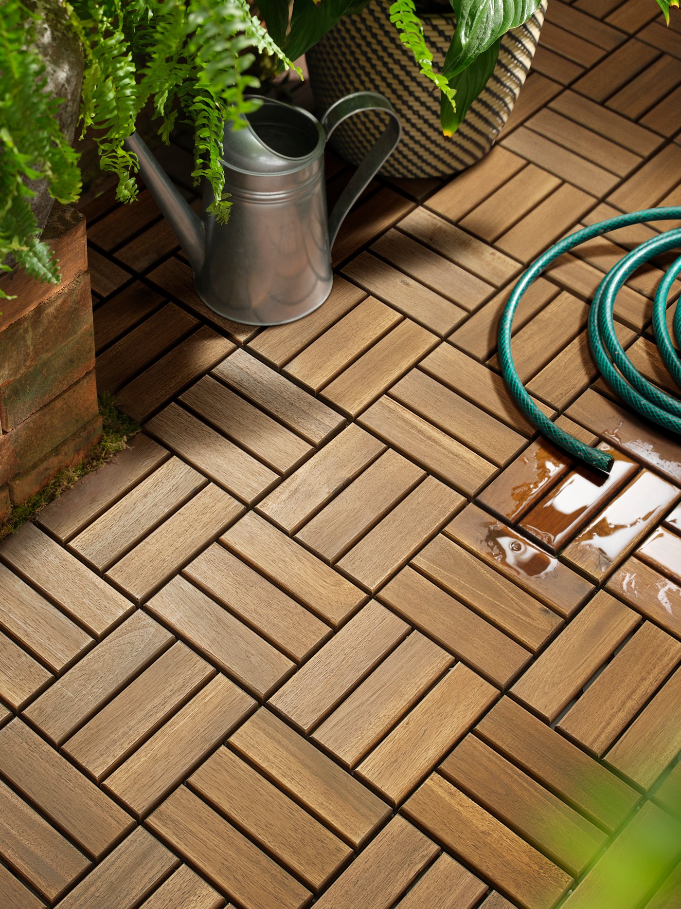 Eine Akazie RUNNEN Bodenbelag, außen