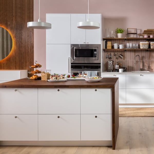 A clear glass/stainless steel KVITTERA serving stand, three tiers