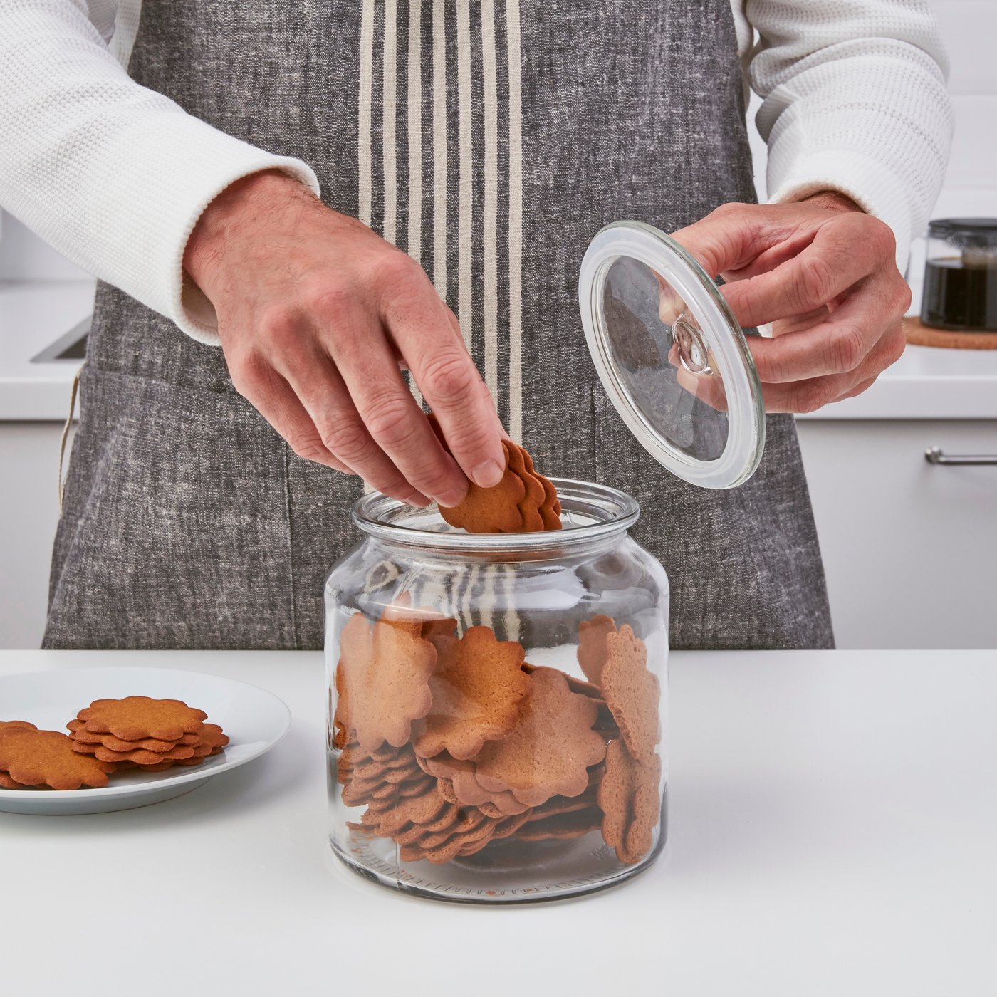 A clear glass VARDAGEN jar with lid