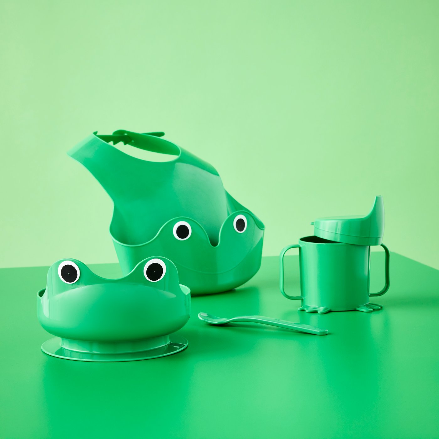 Set per pappa, 4 pezzi MATA con bavaglino, ciotola, bicchiere con coperchio e cucchiaio.