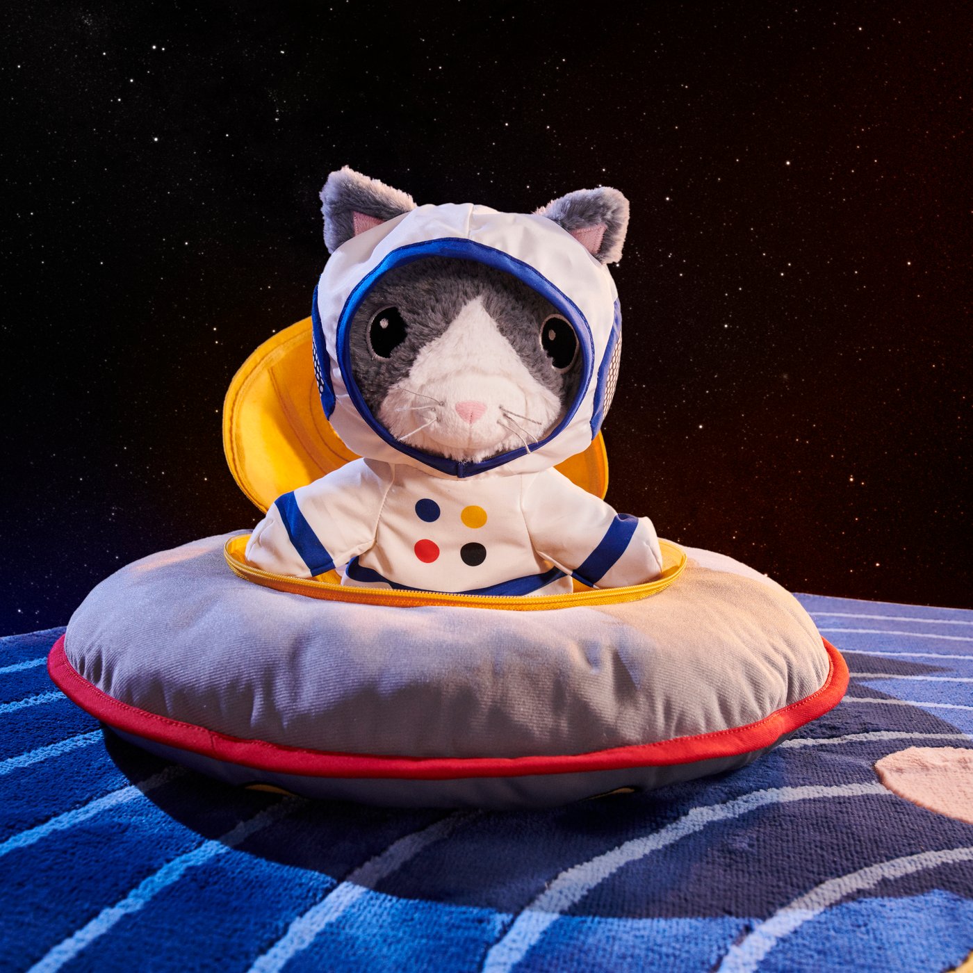 A cat AFTONSPARV soft toy with astronaut suit.