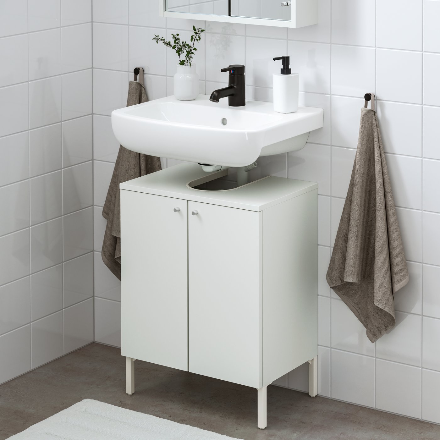 A white NYSJÖN wash-basin base cabinet w 2 doors in the bathroom