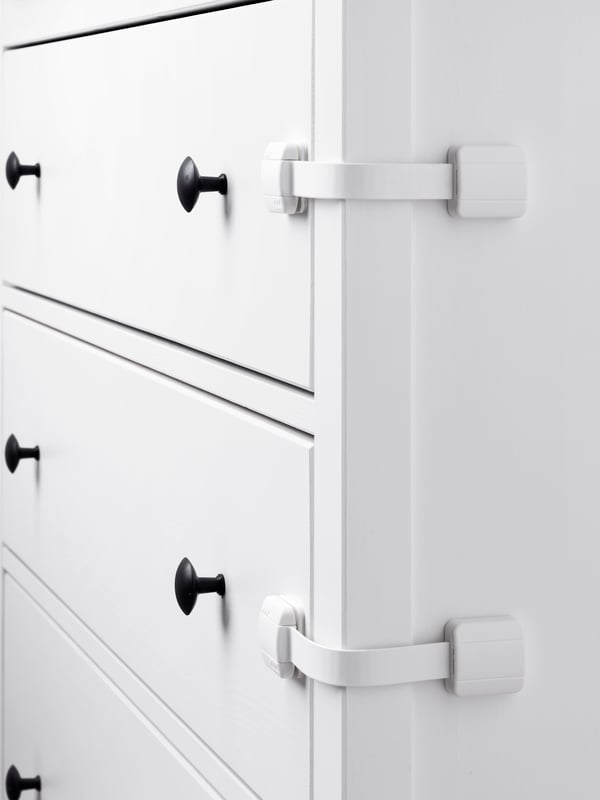 A white UNDVIKA multi latch