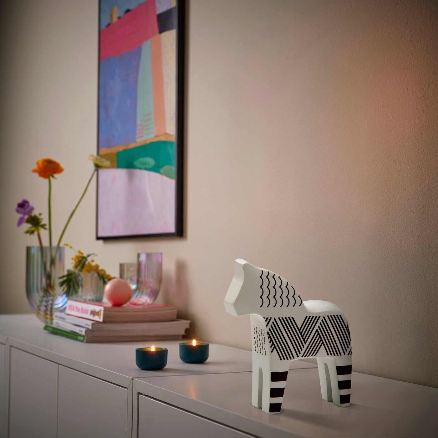 DVÄRGSLINKE decoration horse 13 1-p AP on an EKET storage combination.