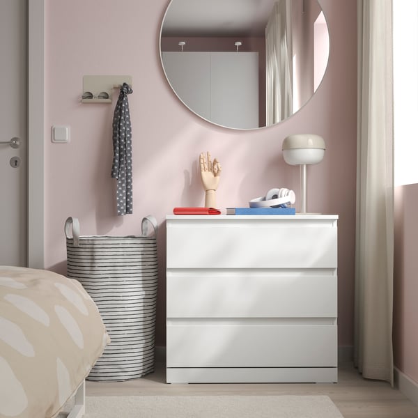 A white/anchor/unlock-function LILLBERGET chest of 3 drawers in the bedroom