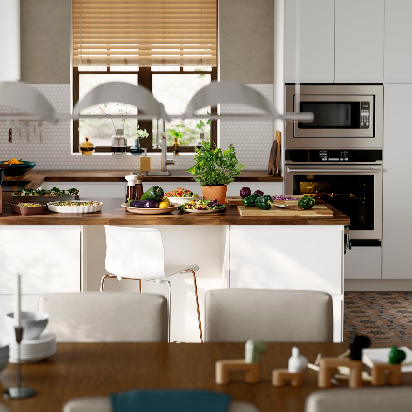 A bright kitchen with a window has matte white VOXTORP fronts and a kitchen peninsula with a dining table in the foreground.