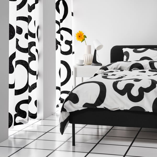 A white/black KLIPPBRÄCKA duvet cover and pillowcase in the bedroom