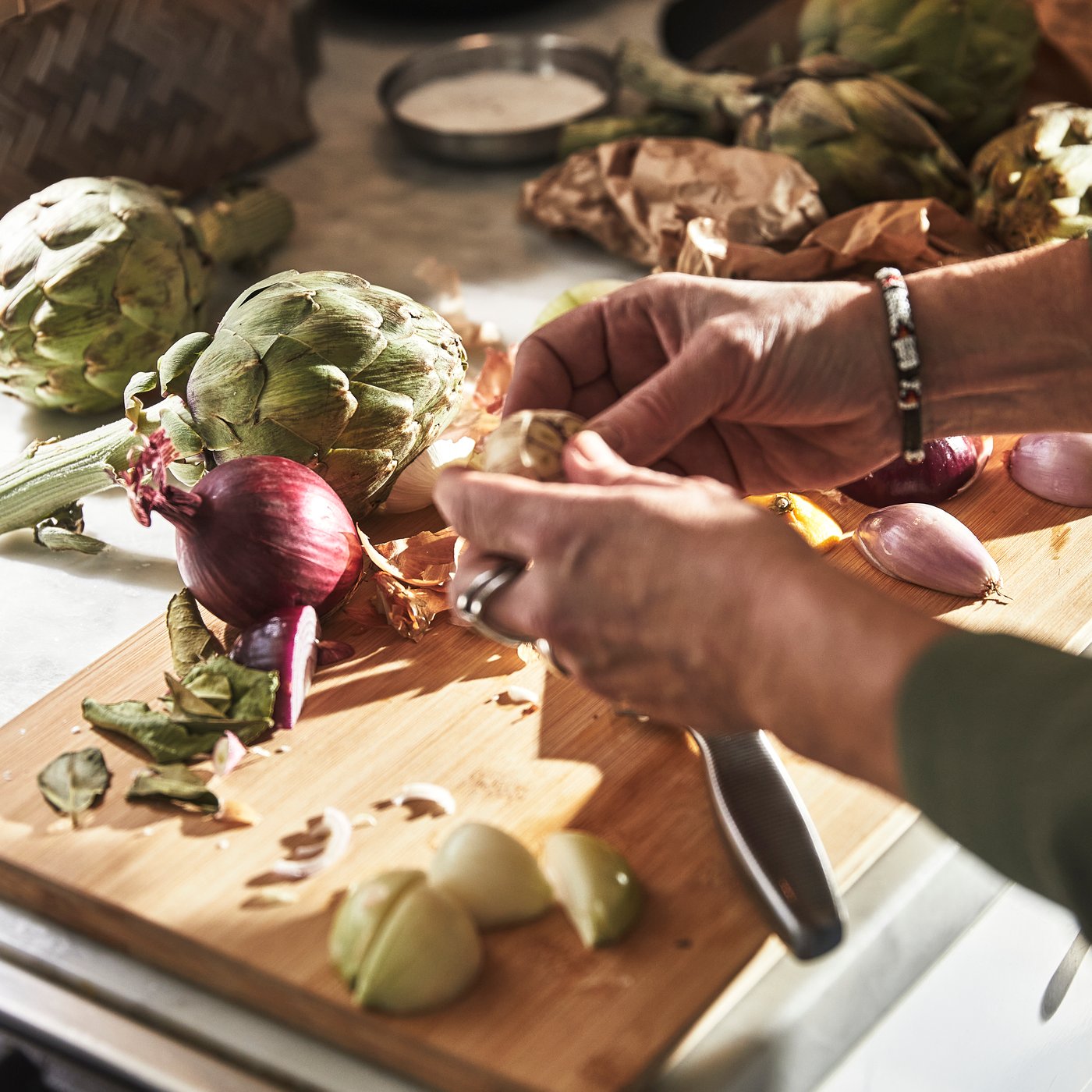 A non-stick coating black HEMLAGAD pot with lid