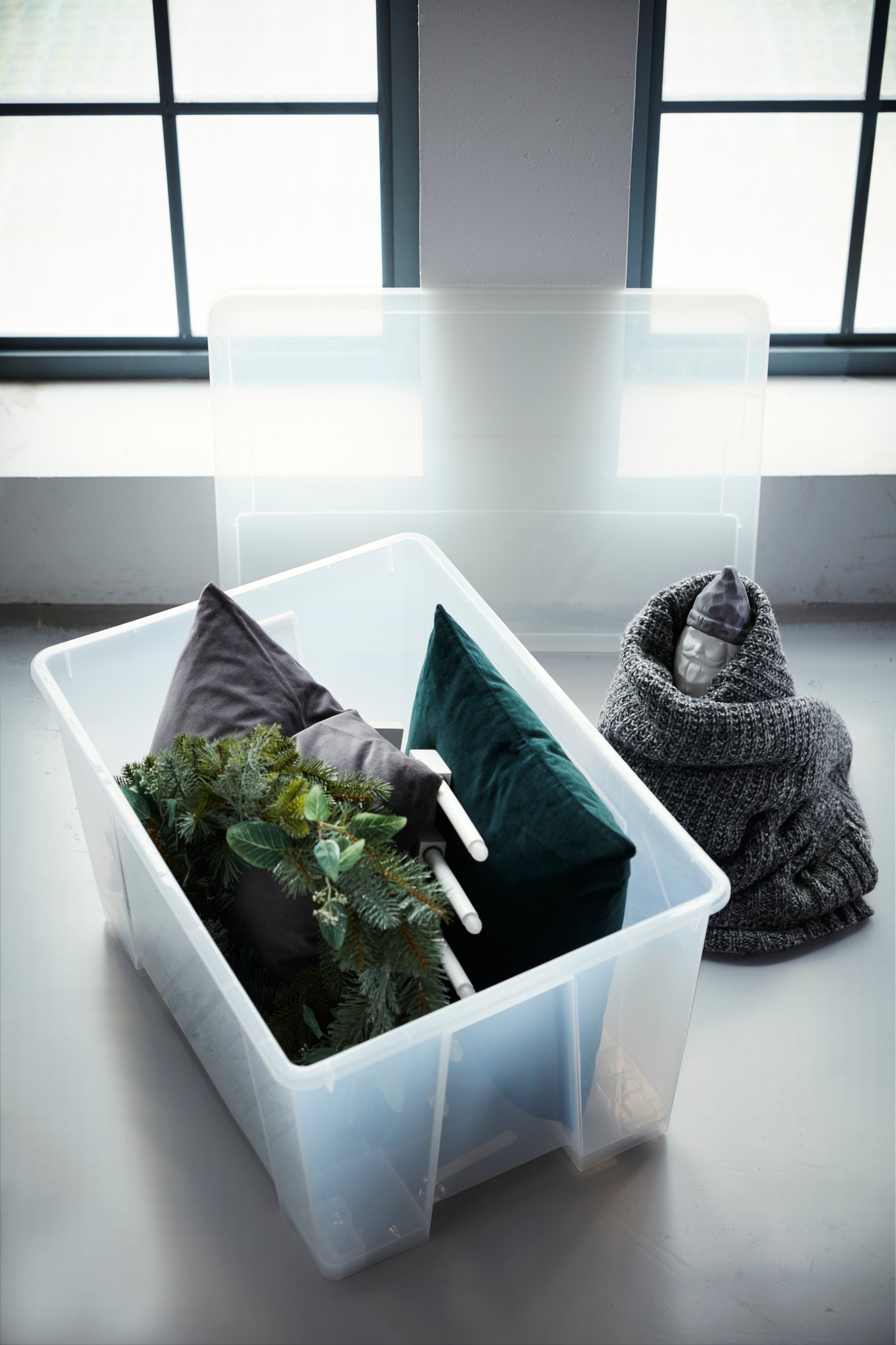 A transparent SAMLA box