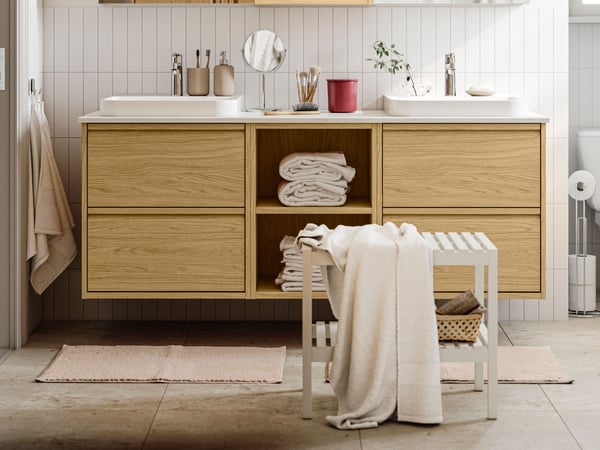 Banc MUSKAN blanc dans une salle de bain