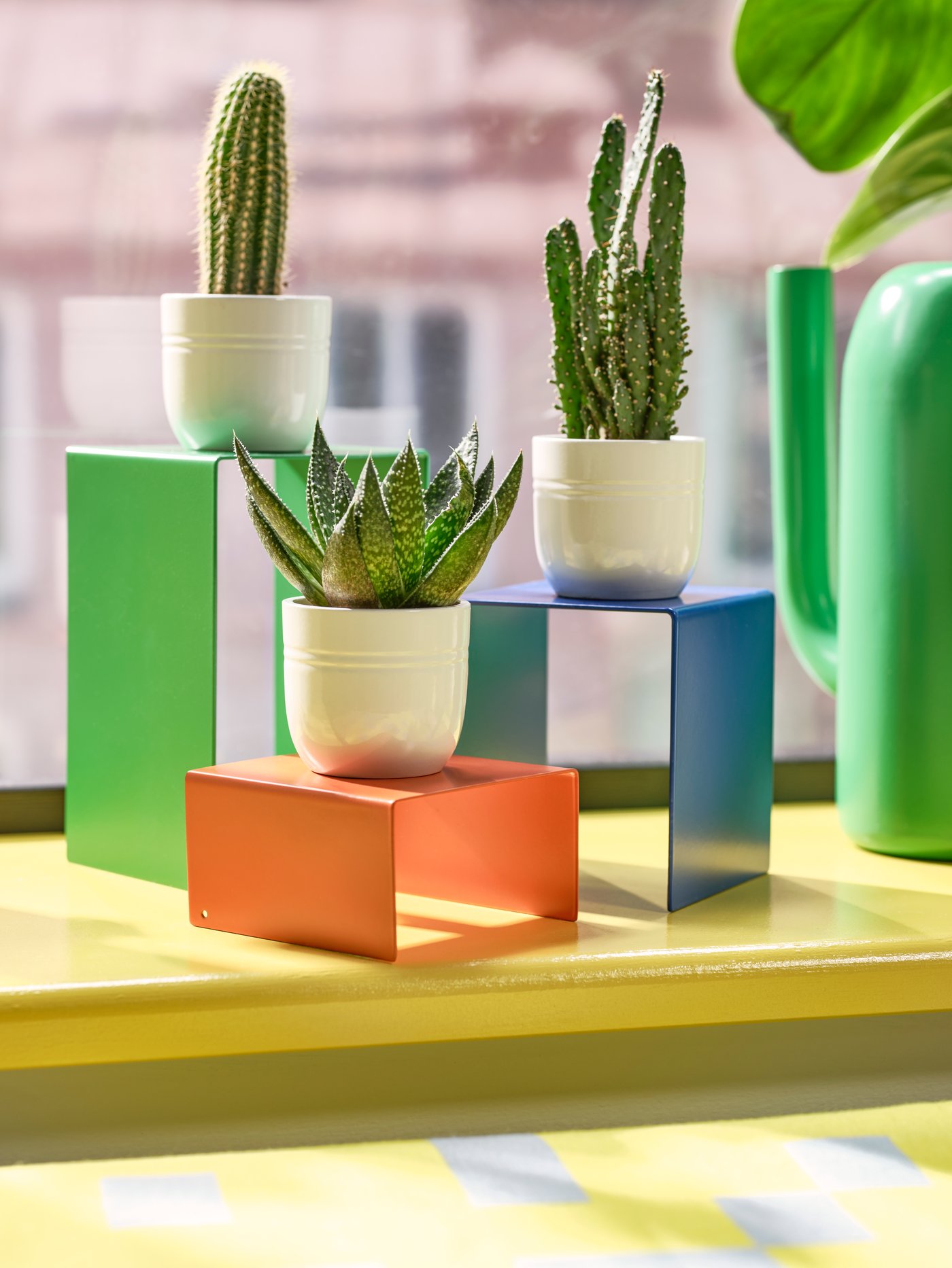 A BRÄNNBOLL accessories stand