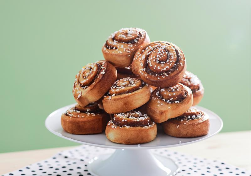 A plate of cinnamon buns