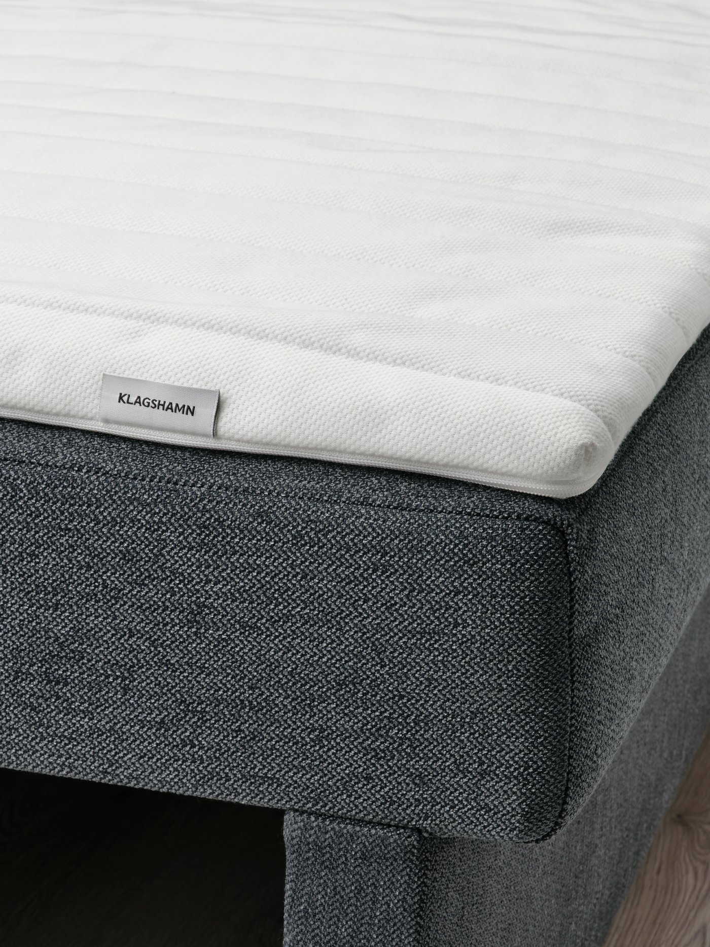 A KLAGSHAMN mattress pad