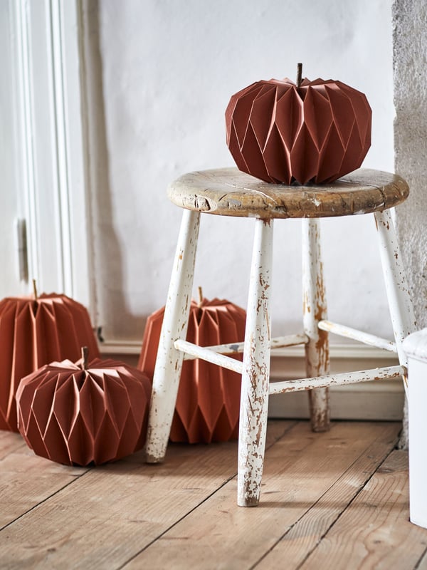 Una carta dai colori misti HÖSTAGILLE decorazione zucca