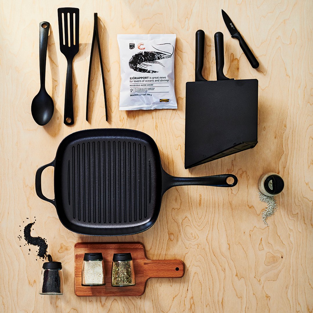 A black GNARP 3-piece kitchen utensil set
