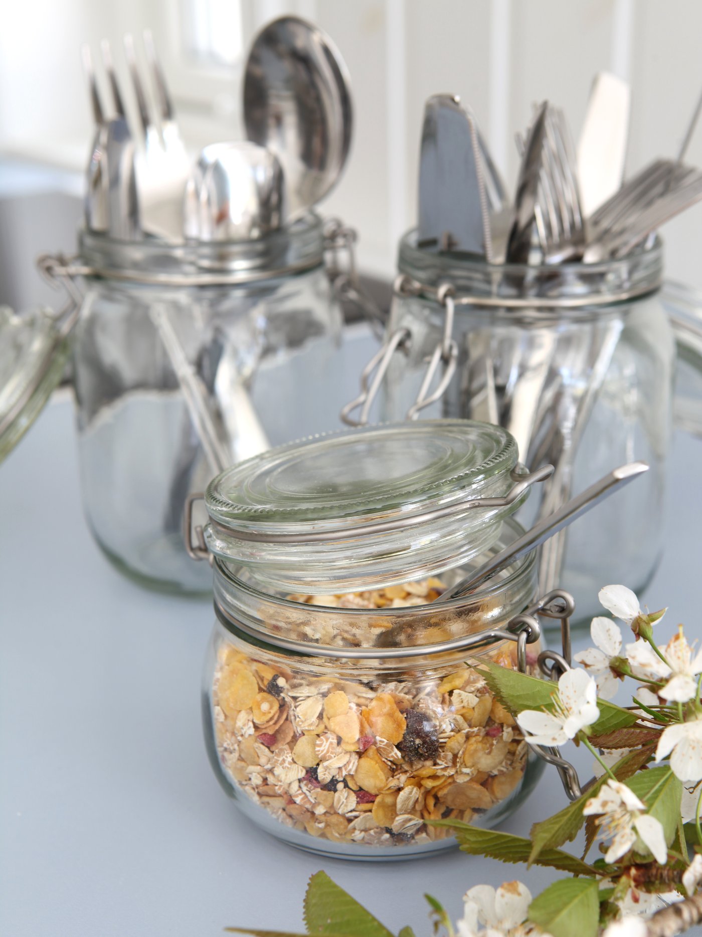 KORKEN krukker med låg er gode til gryn eller til morgenmadsgranola.