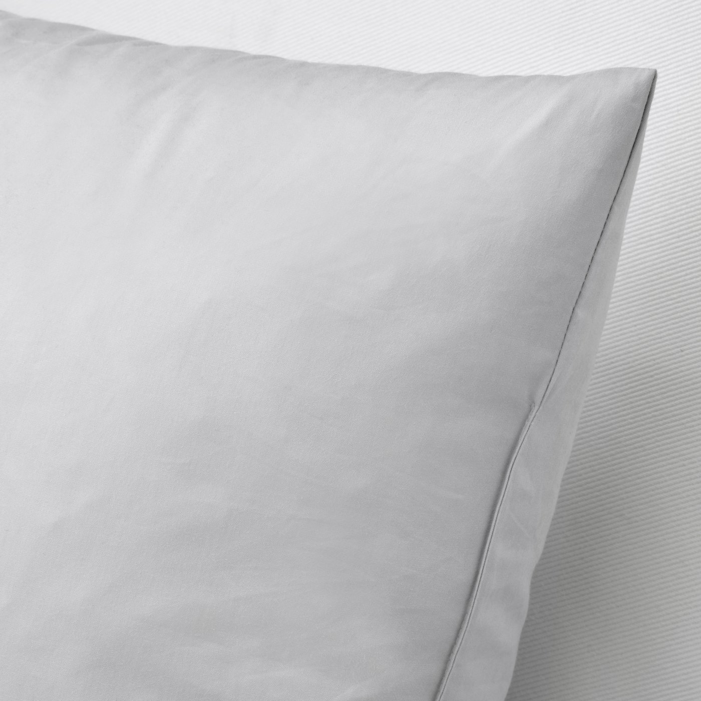 A grey FJÄDRAR cushion pad in the NA