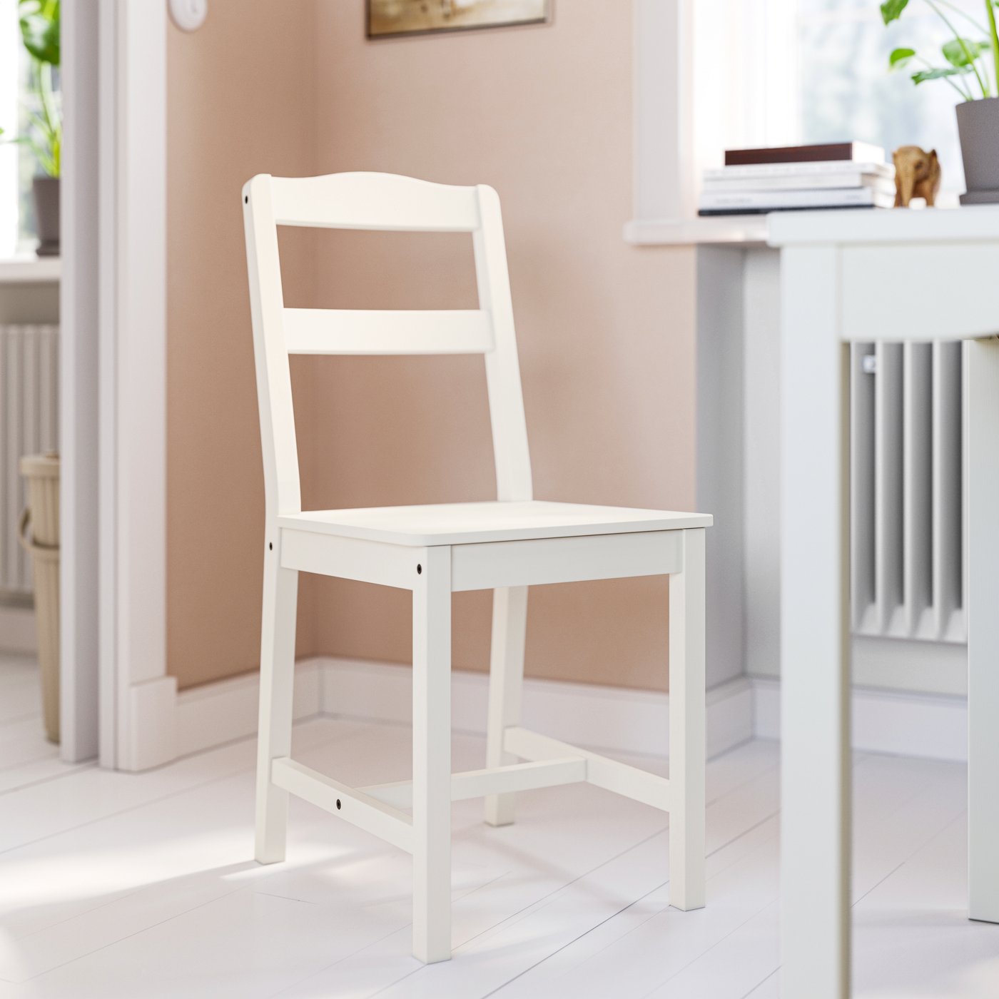 A white/white HAUGA table and 4 chairs