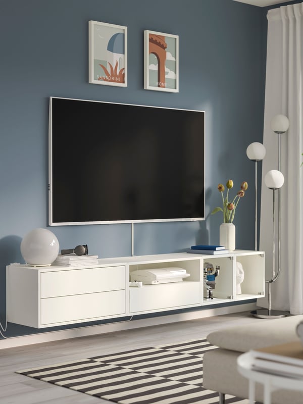 A white FADO table lamp