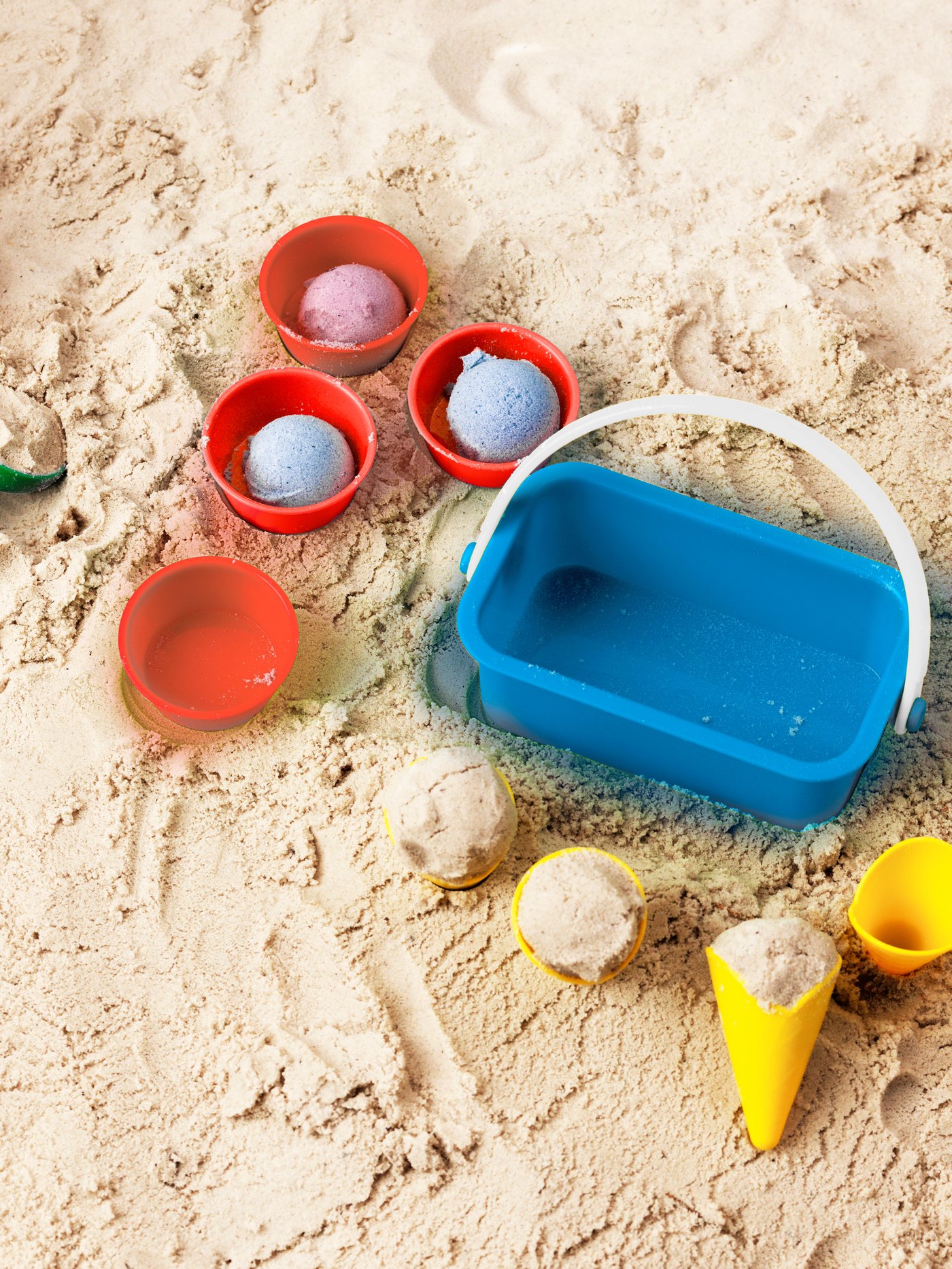 A multicolour SANDIG 10-piece sand ice-cream set