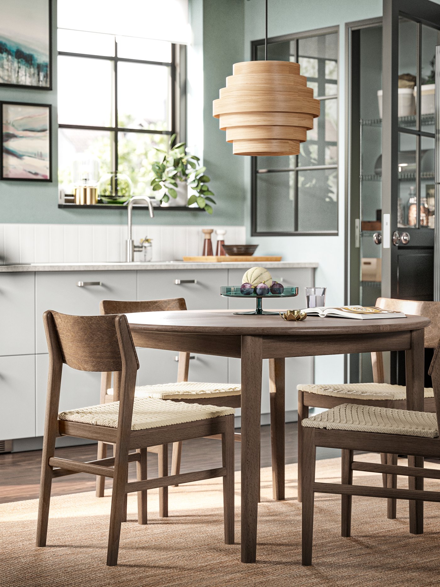 Ein ausziehbarer Tisch aus brauner Buche/Furnier SKANSNÄS.