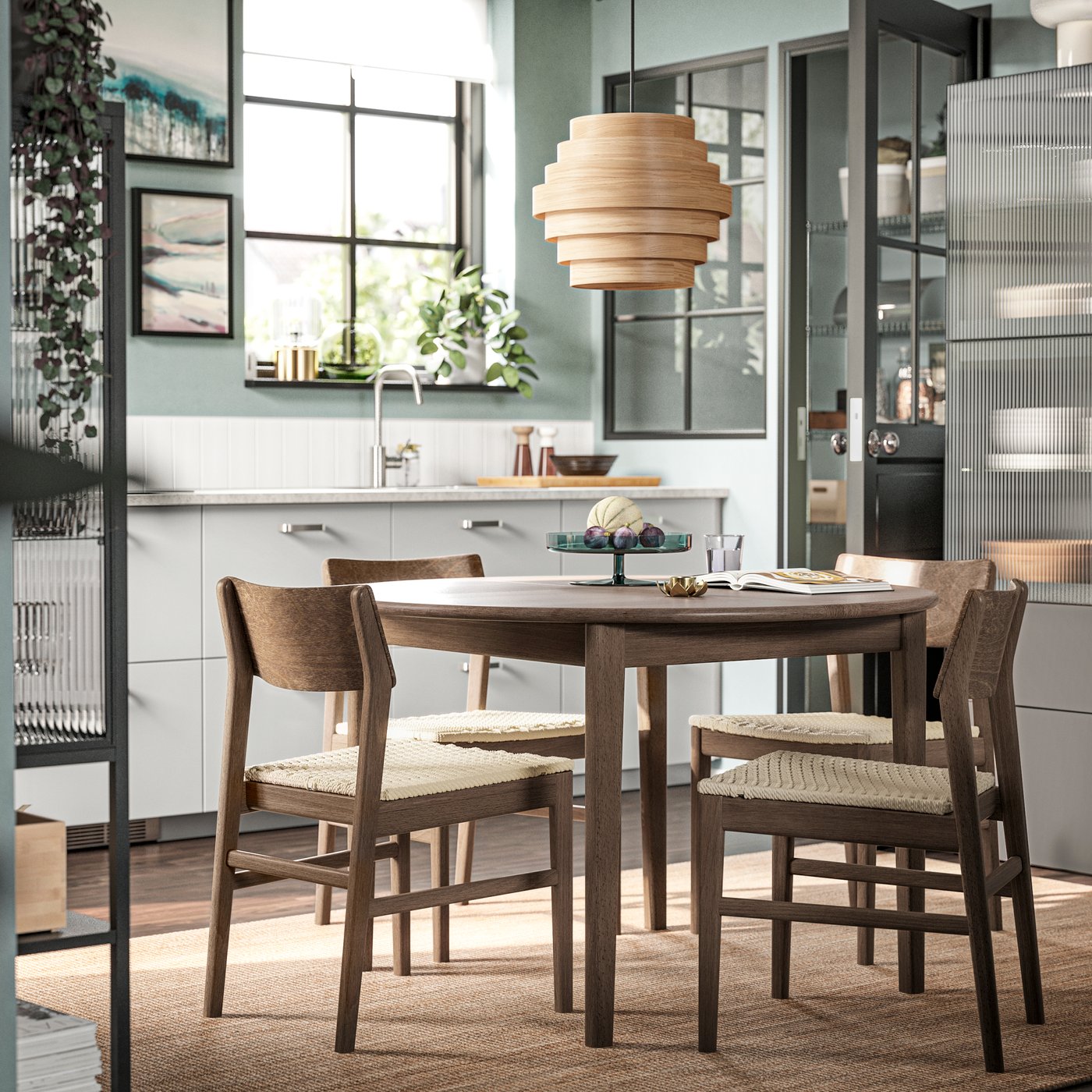 Mesa extensible SKANSNÄS en café, de haya y chapa, con tablero regulable de 115 a 170 cm para 4-6 personas.