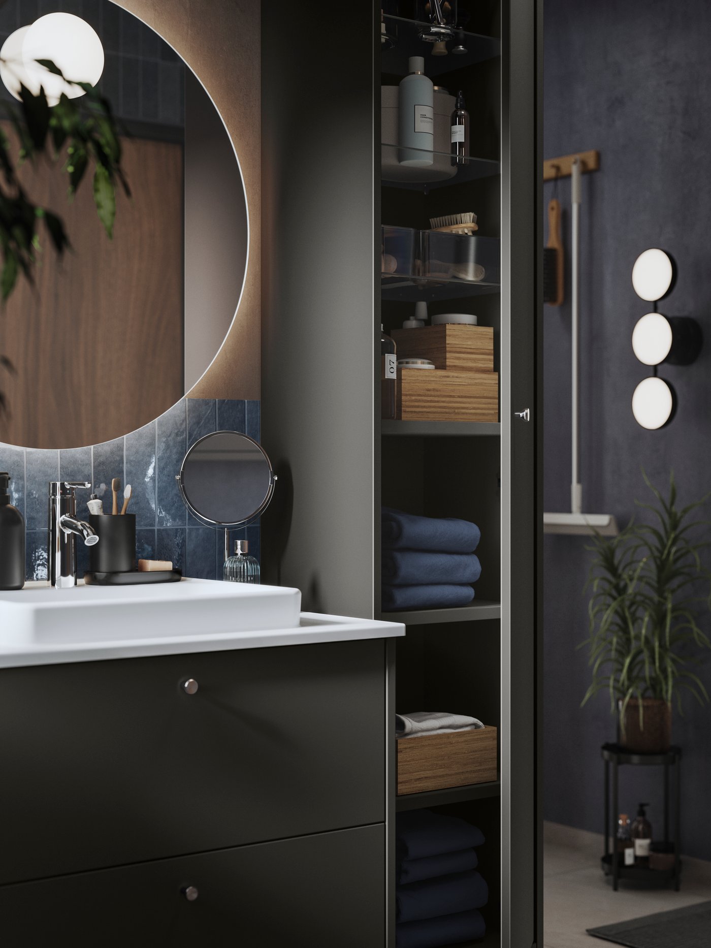 A sophisticated bathroom with optimised storage