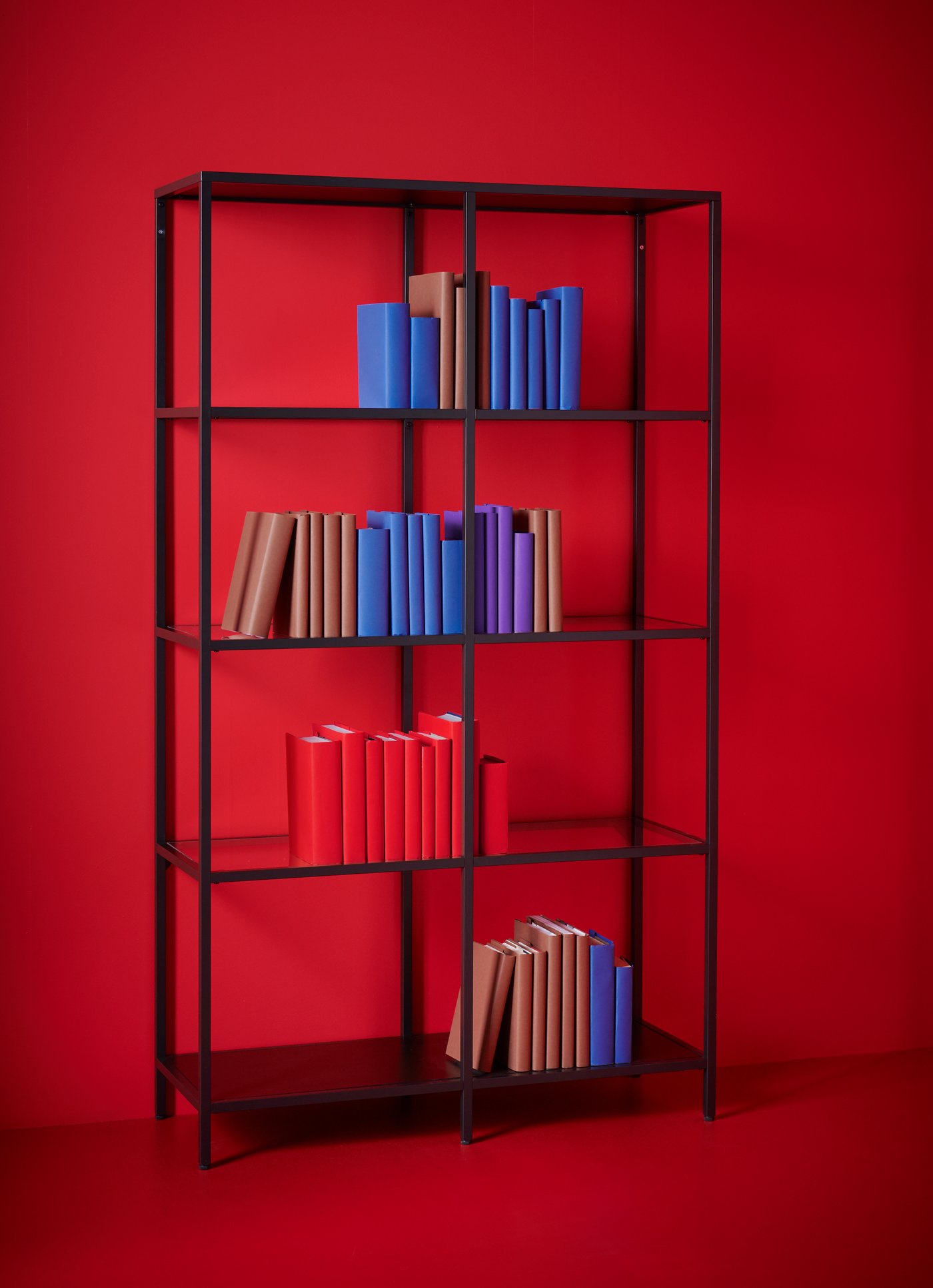 A black-brown/glass VITTSJÖ shelving unit in the living room