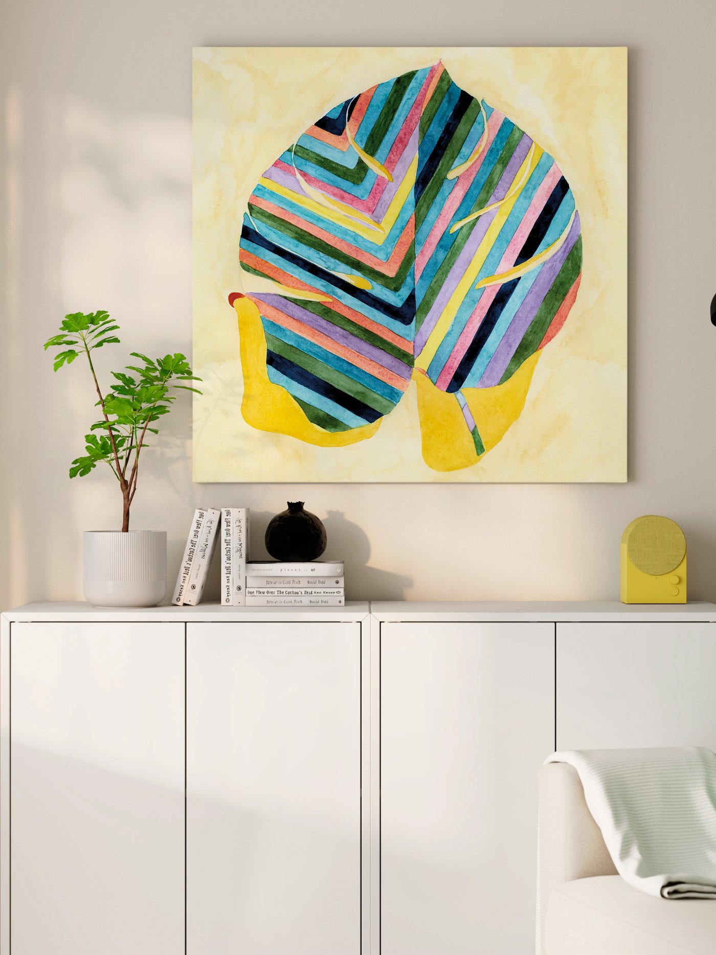 A striped leaf PJÄTTERYD picture in the living room