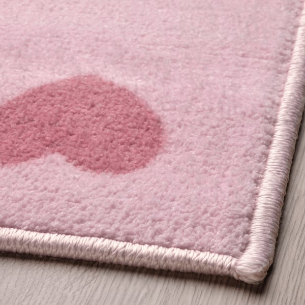 A pink BARNDRÖM rug