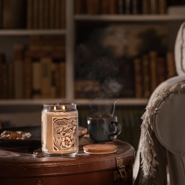 A smoky vanilla/light beige GLANSLIND scented candle/glass w lid/2 wicks