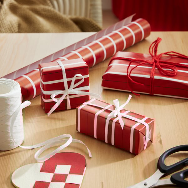 A stripe pattern red VINTERFINT gift wrap roll