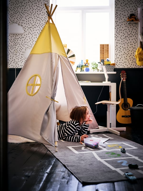 Tipi com a llit Montessori