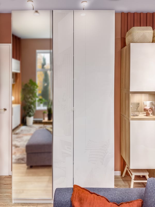 A white/dimmable YTBERG cabinet lighting