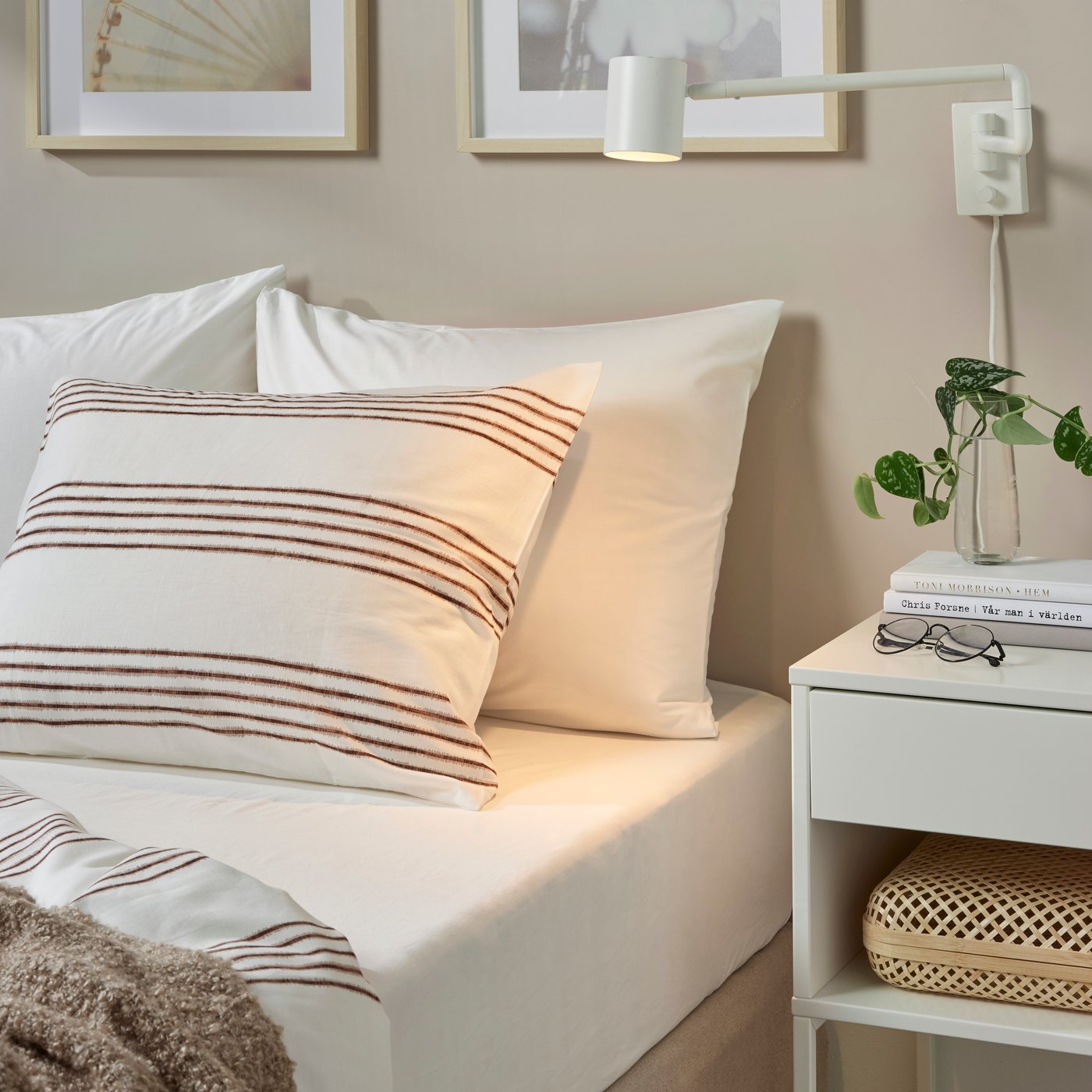 A white DVALA fitted sheet in the bedroom