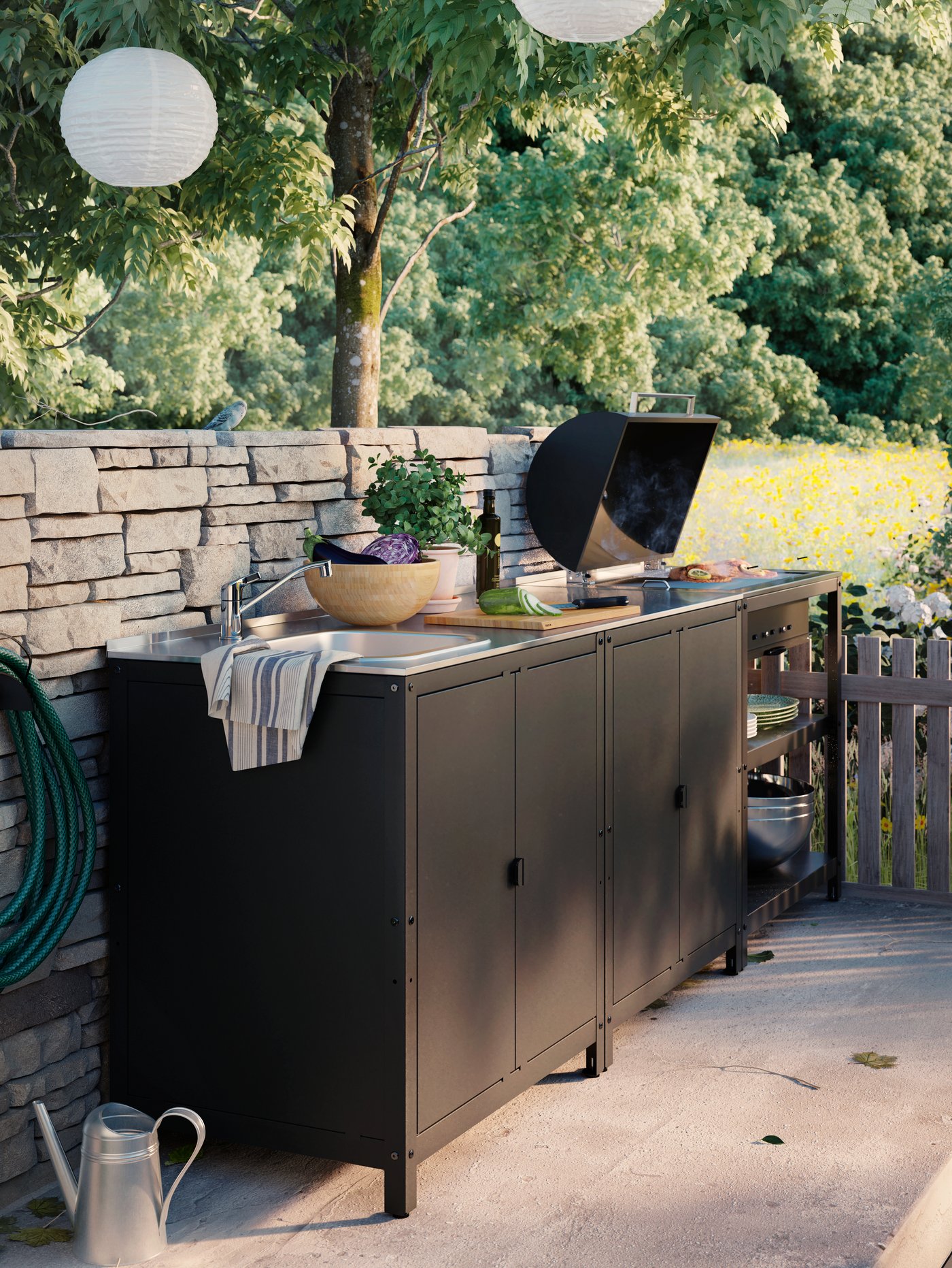 Svart utekök GRILLSKÄR med diskbänk i rostfritt stål och diskho. 