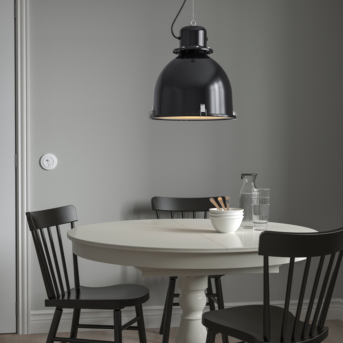 A black SVARTNORA pendant lamp