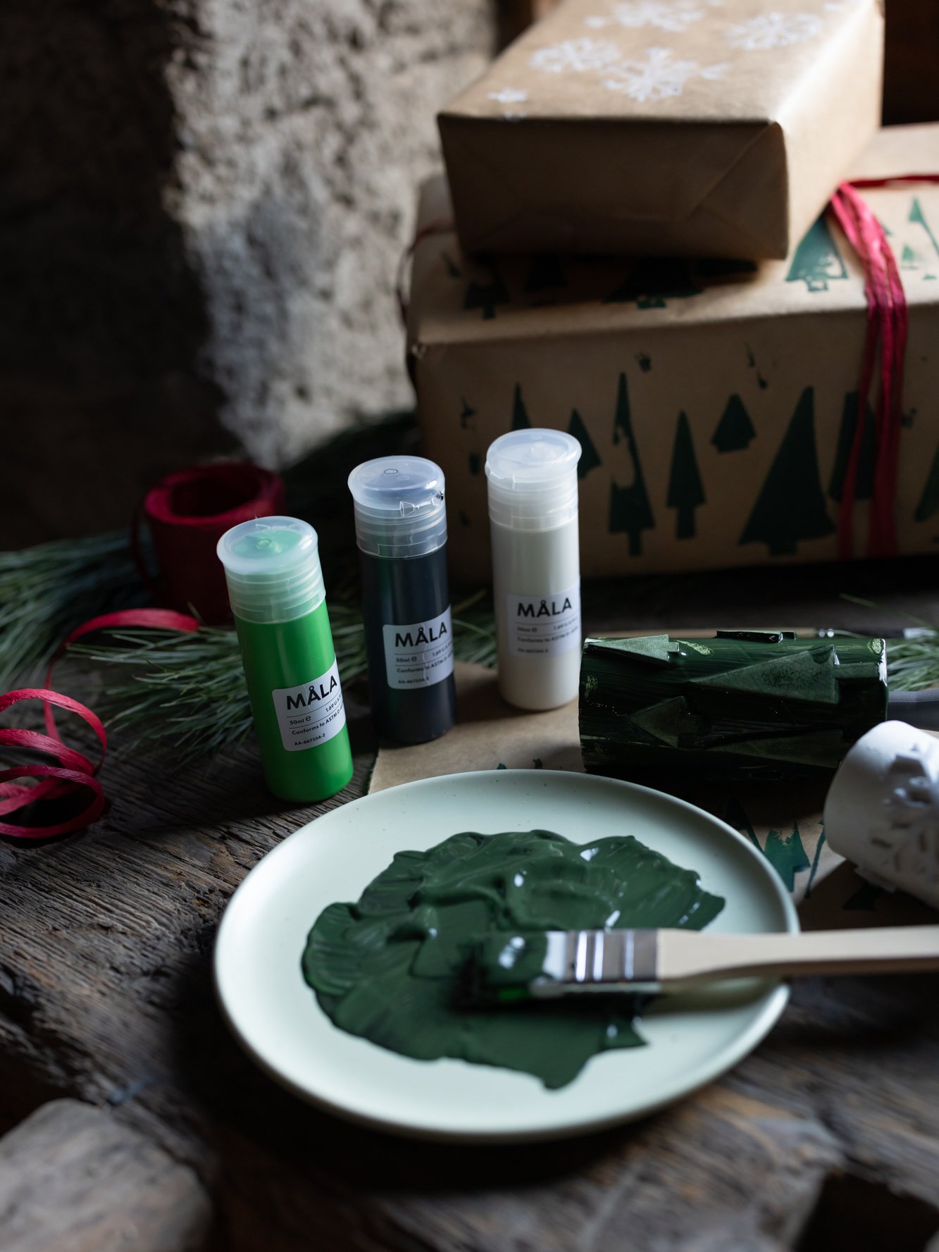 A red VINTERFINT ribbon