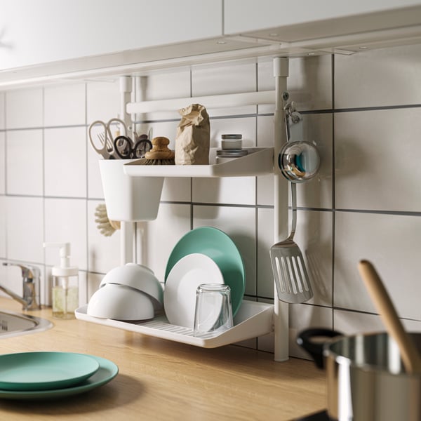 A light green FÄRGRIK deep plate in the kitchen