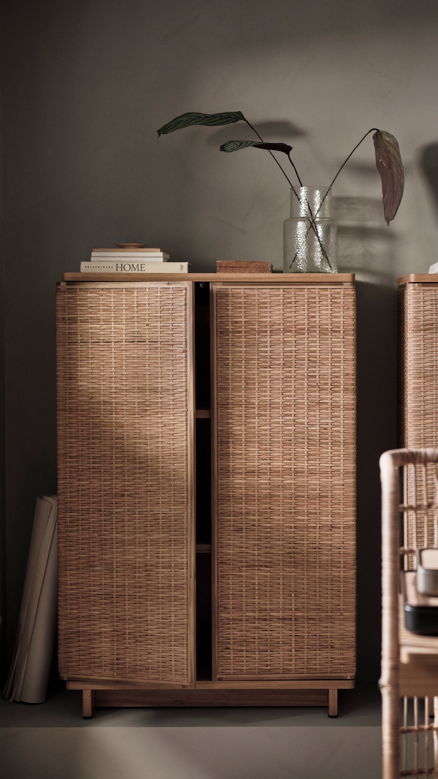 Et FRYKSÅS skrivebord i rotting