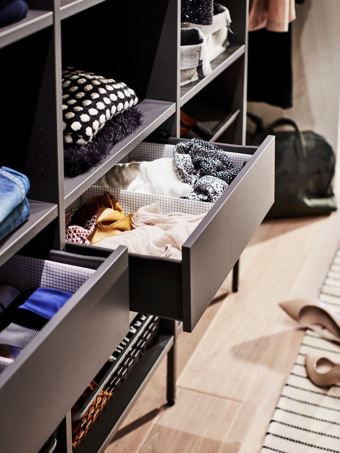 Make a walk-in wardrobe - IKEA US