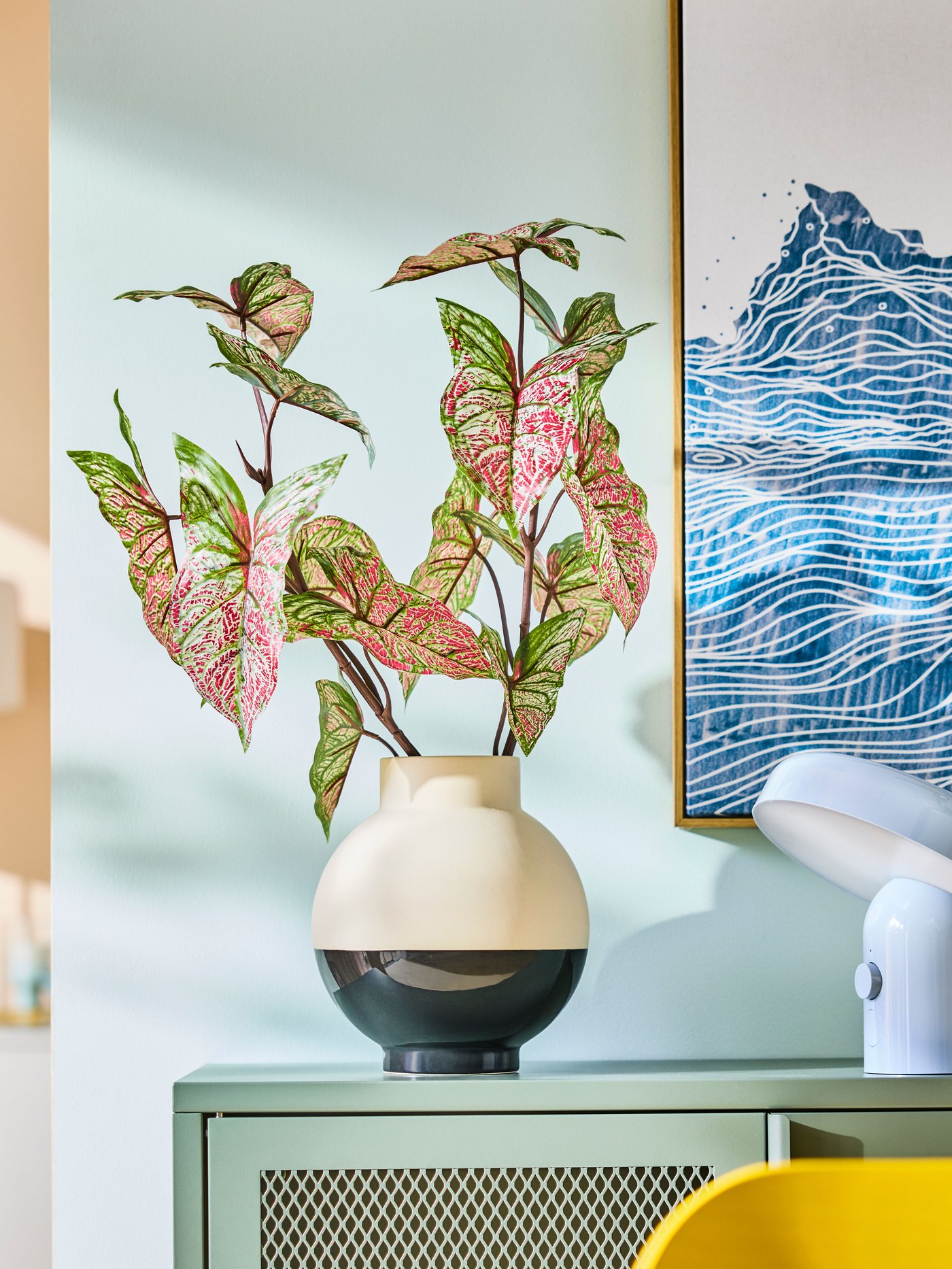 A beige/black GLANSGRAN vase in the NA