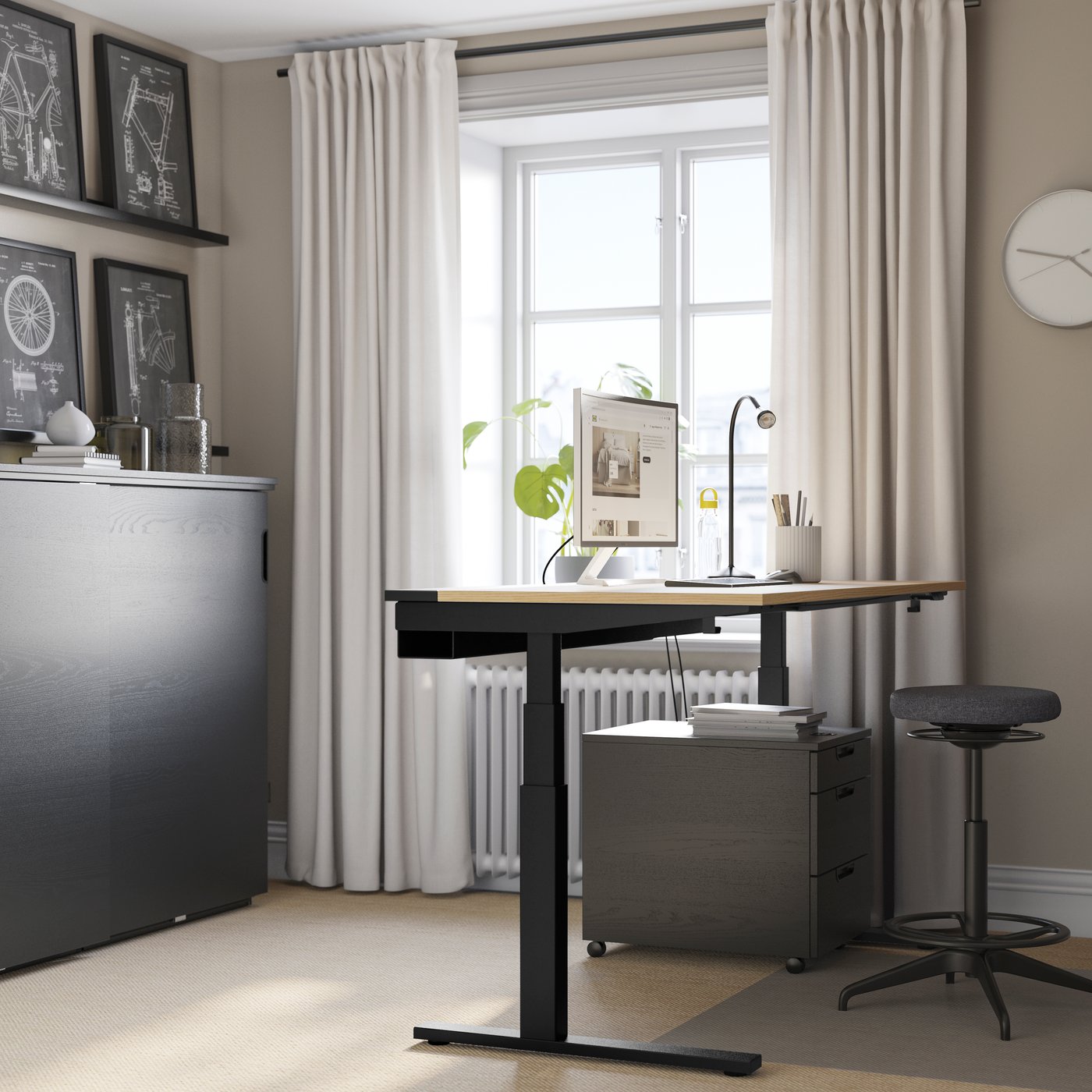 An electric oak veneer/black MITTZON desk sit/stand