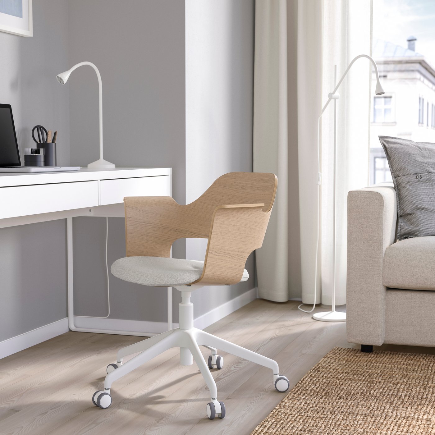 A white stained oak veneer/Gunnared beige FJÄLLBERGET conference chair with castors in the home office