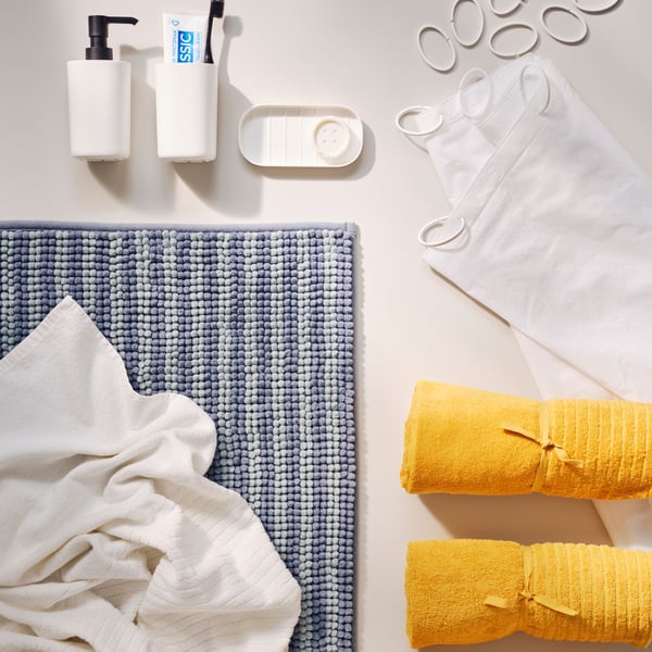 Egy fehér HASSJÖN zuhanyfüggöny-karika