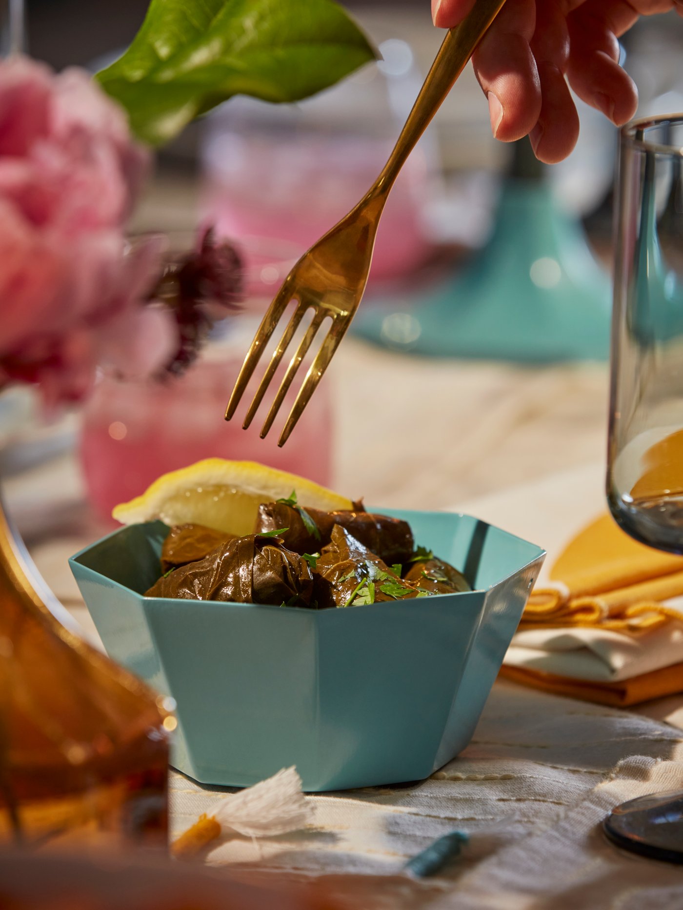 A blue GOKVÄLLÅ serving bowl.
