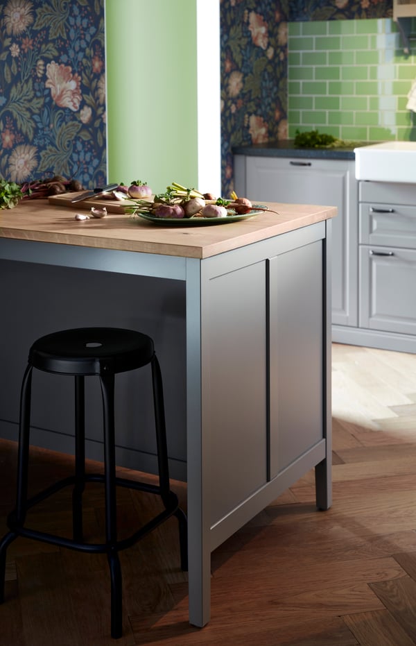 A black RÅSKOG bar stool