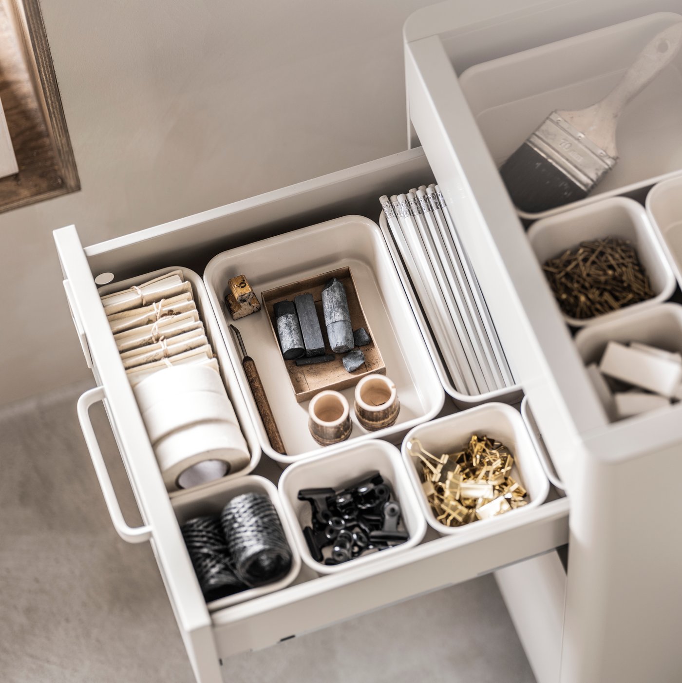 A plastic/beige NOJIG organiser in the home office