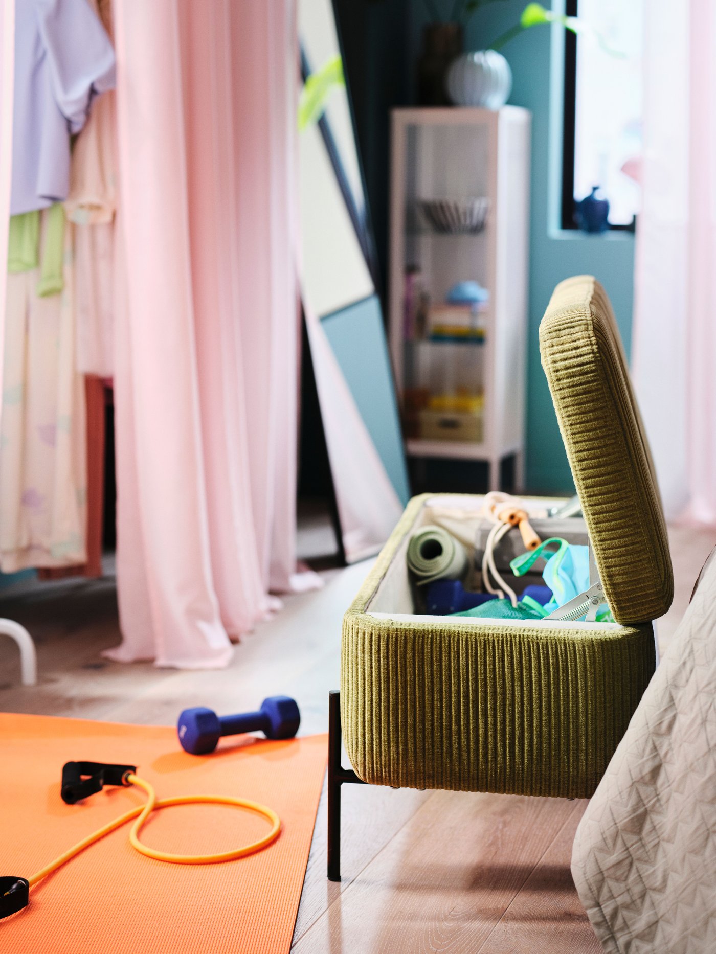 A grey-green KÖLAX bedspread in the bedroom