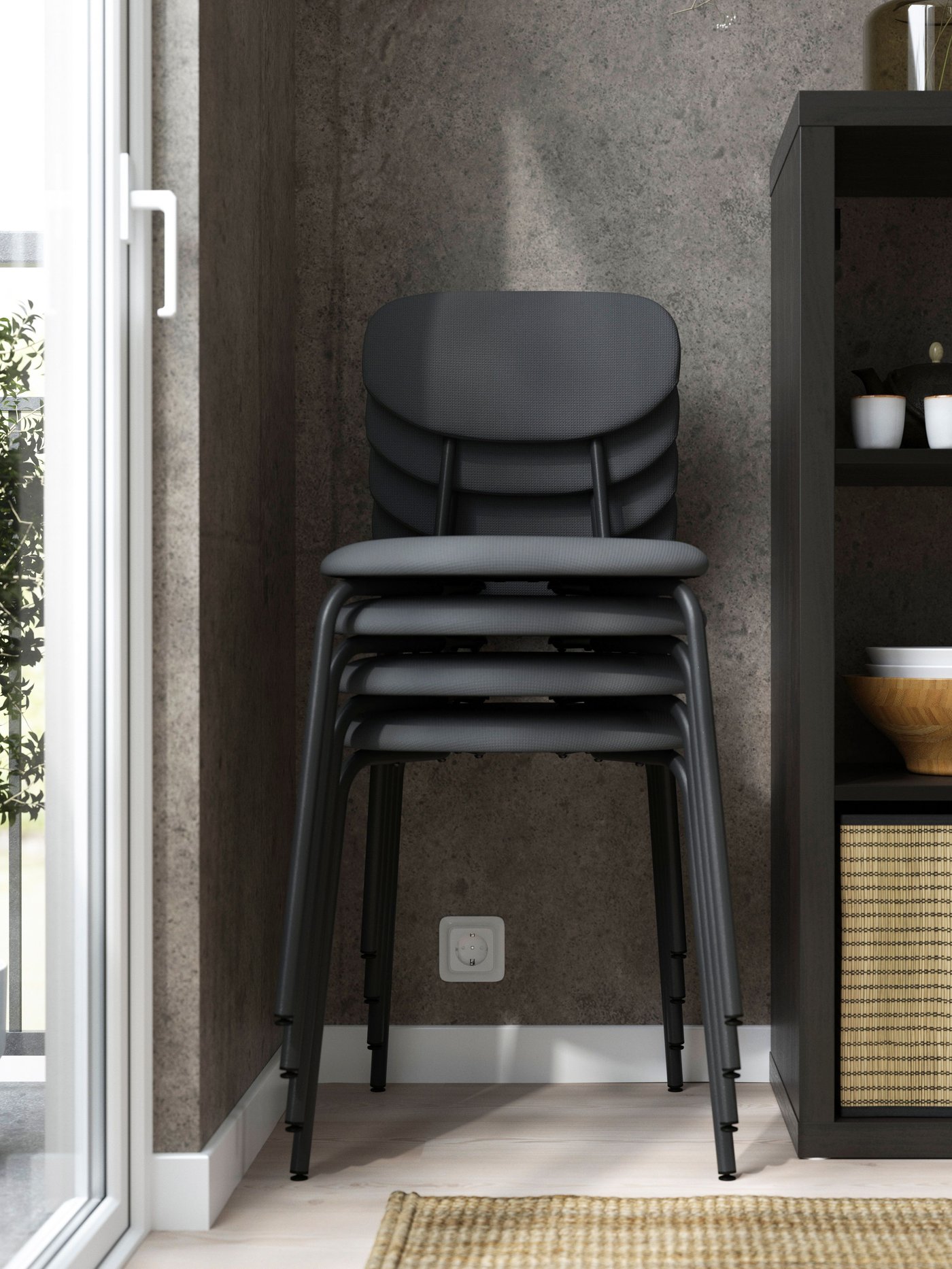 An anthracite/Remmarn anthracite SANDSBERG chair